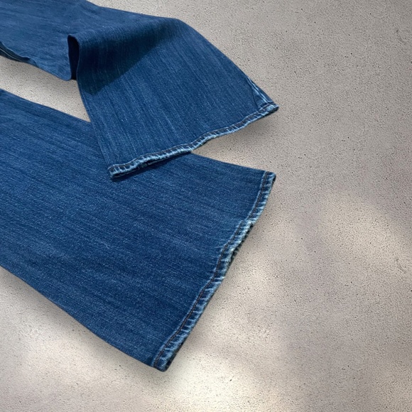 !! SOLD !! Lucky Brand Mid Rise Sofia Boot Jeans - Picture 6 of 8